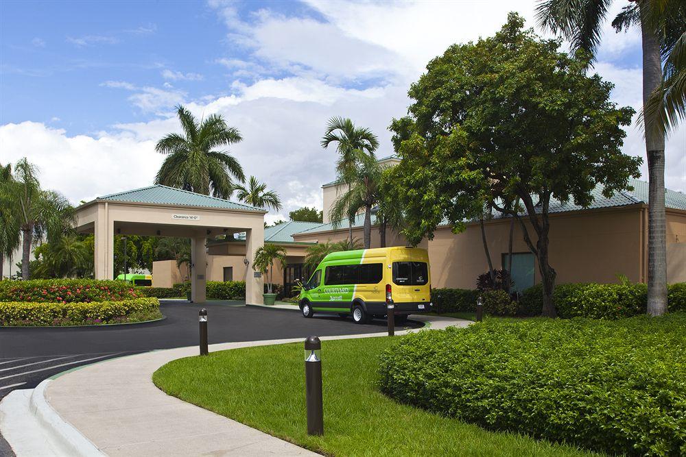 Courtyard Miami Airport West/Doral Hotel Exterior photo