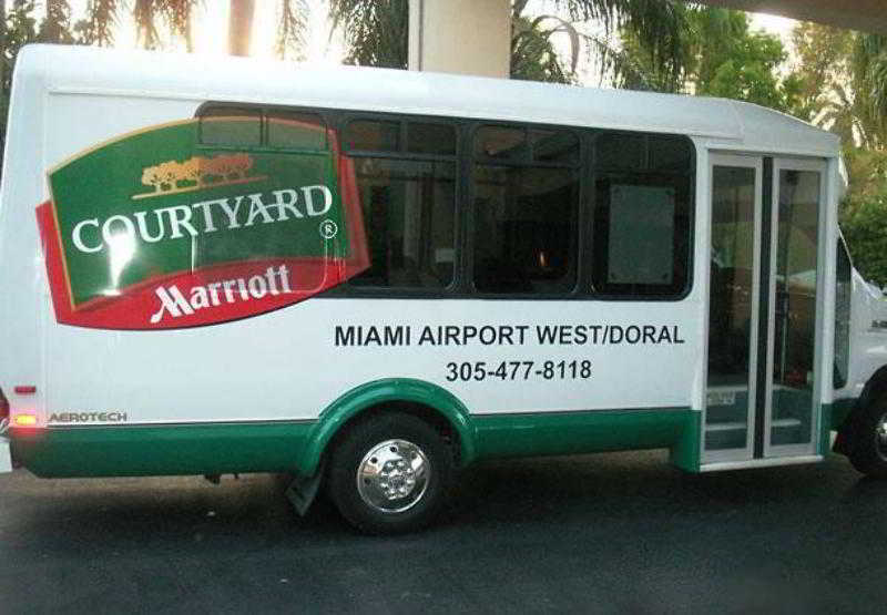 Courtyard Miami Airport West/Doral Hotel Exterior photo