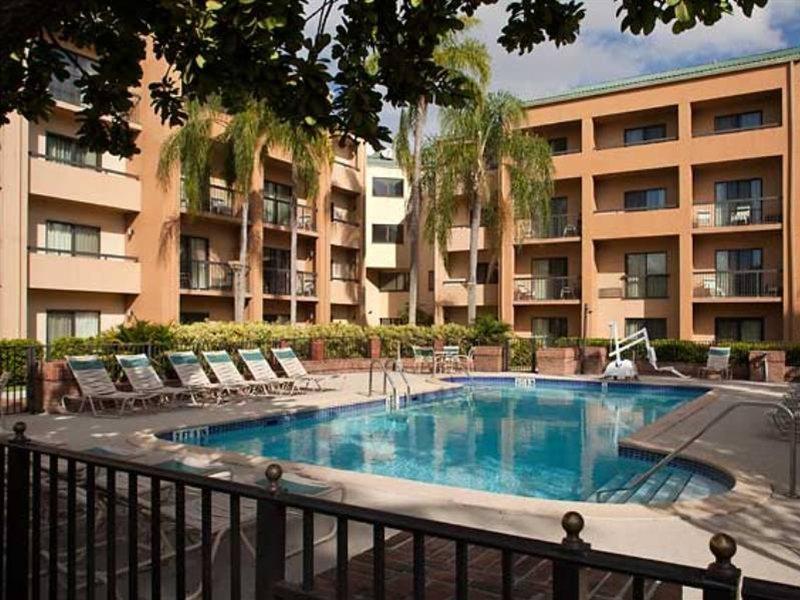 Courtyard Miami Airport West/Doral Hotel Exterior photo