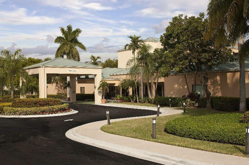 Courtyard Miami Airport West/Doral Hotel Exterior photo