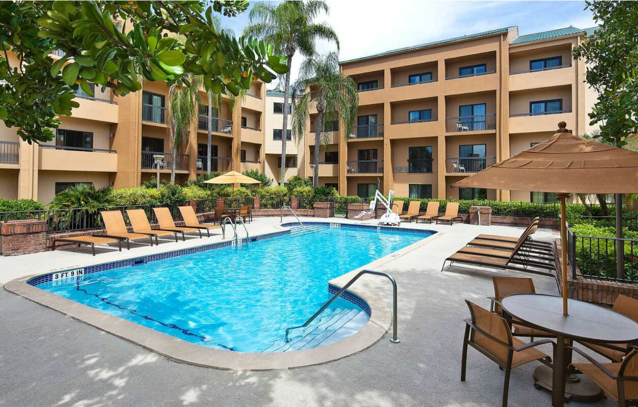 Courtyard Miami Airport West/Doral Hotel Exterior photo